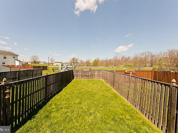 2nd image of 221 Surrey Club Ln