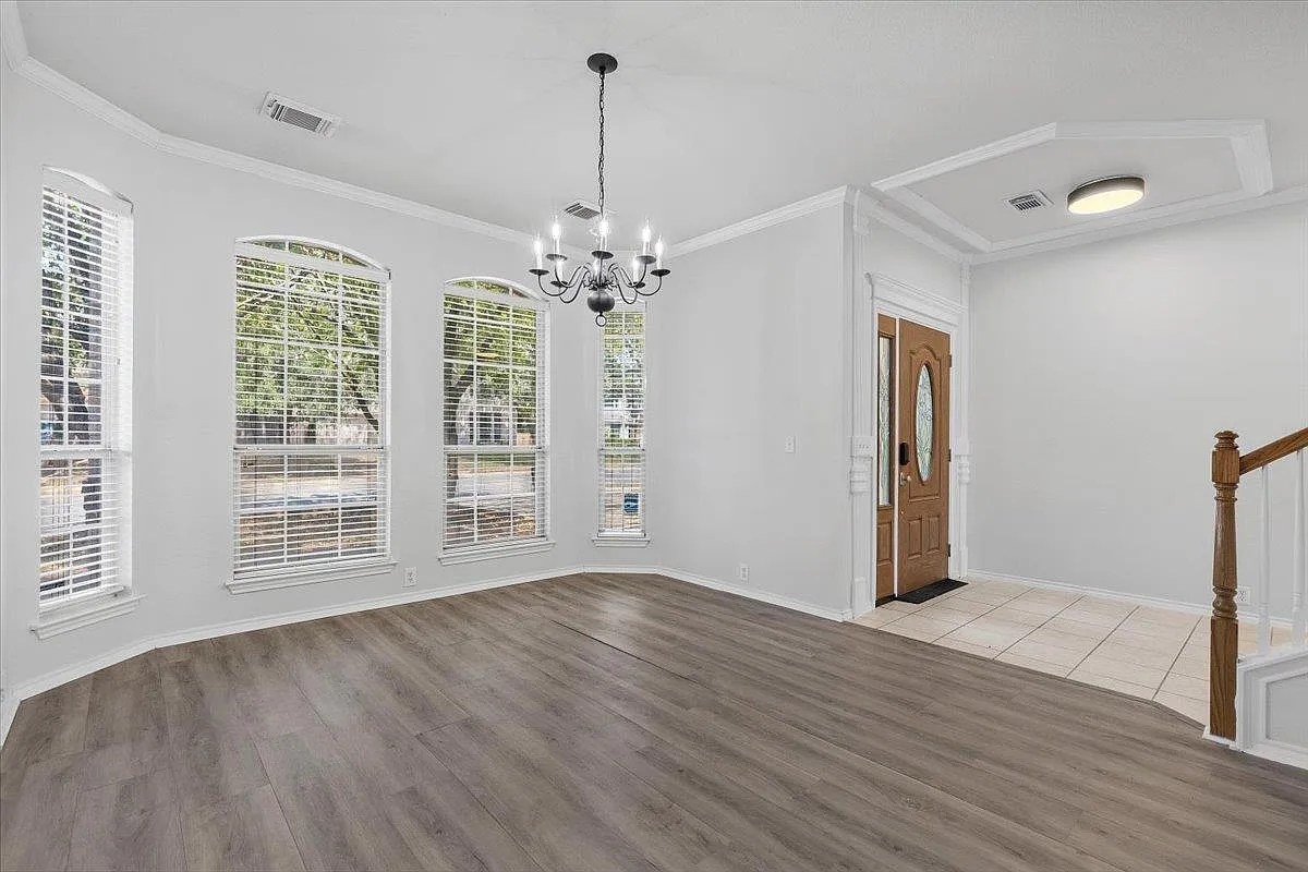 4 bed, 2.5 bath, 2901 sqft, $3,050 — Photo 3