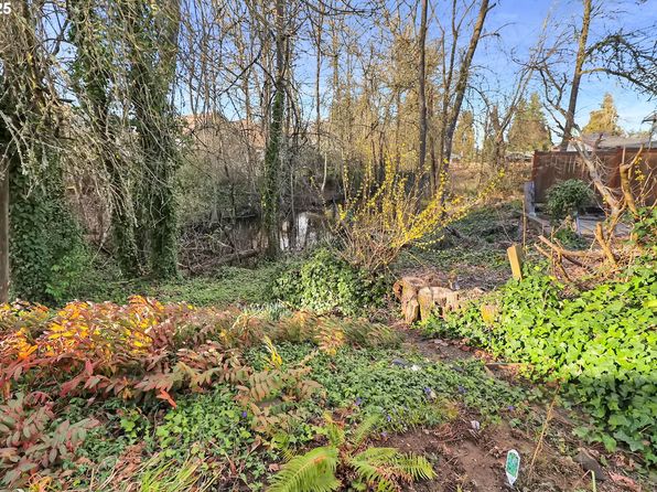 243 Stags Leap Ct, Eugene, OR 97404