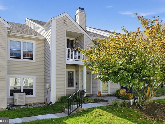 2nd image of 13023 Bennett Pl