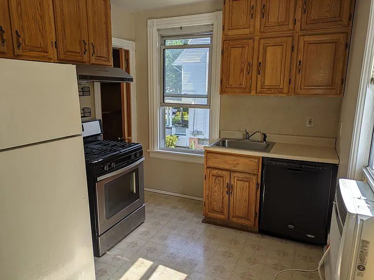 238 Walnut St — Photo 5