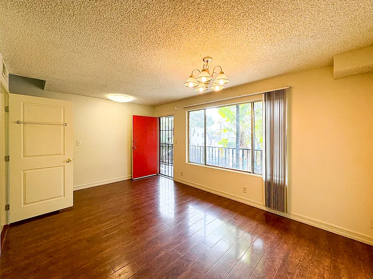 4554 Russell Ave #2 — Photo 21