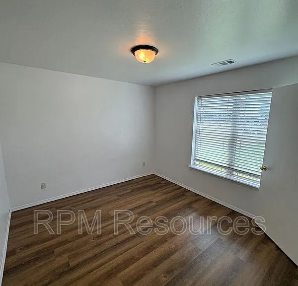 7404 Park Meadow Dr — Photo 17