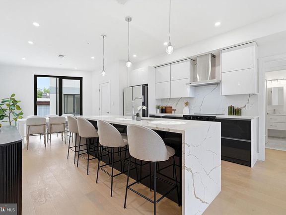 4th image of 1850 Capitol Ave NE #1