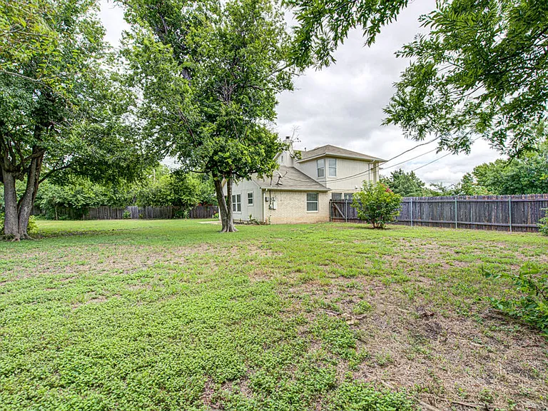 1302 Crete Ln — Photo 26