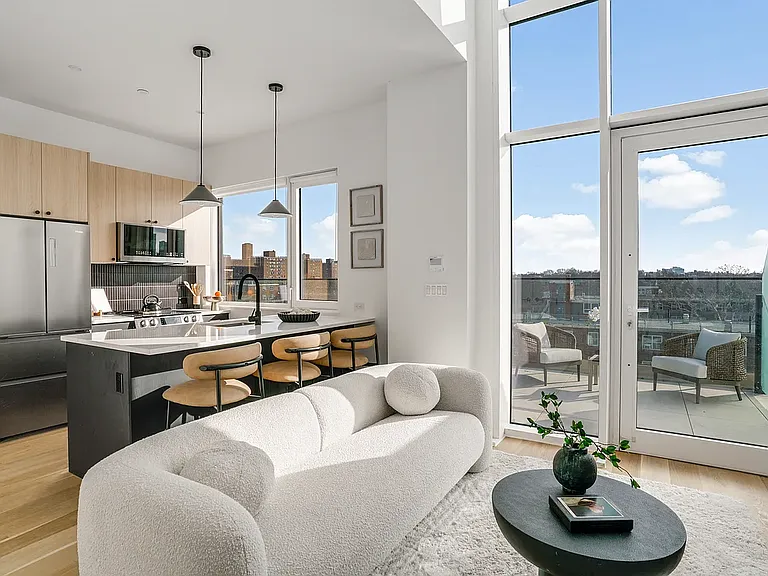 11-14 35th Ave #721 — Photo 4