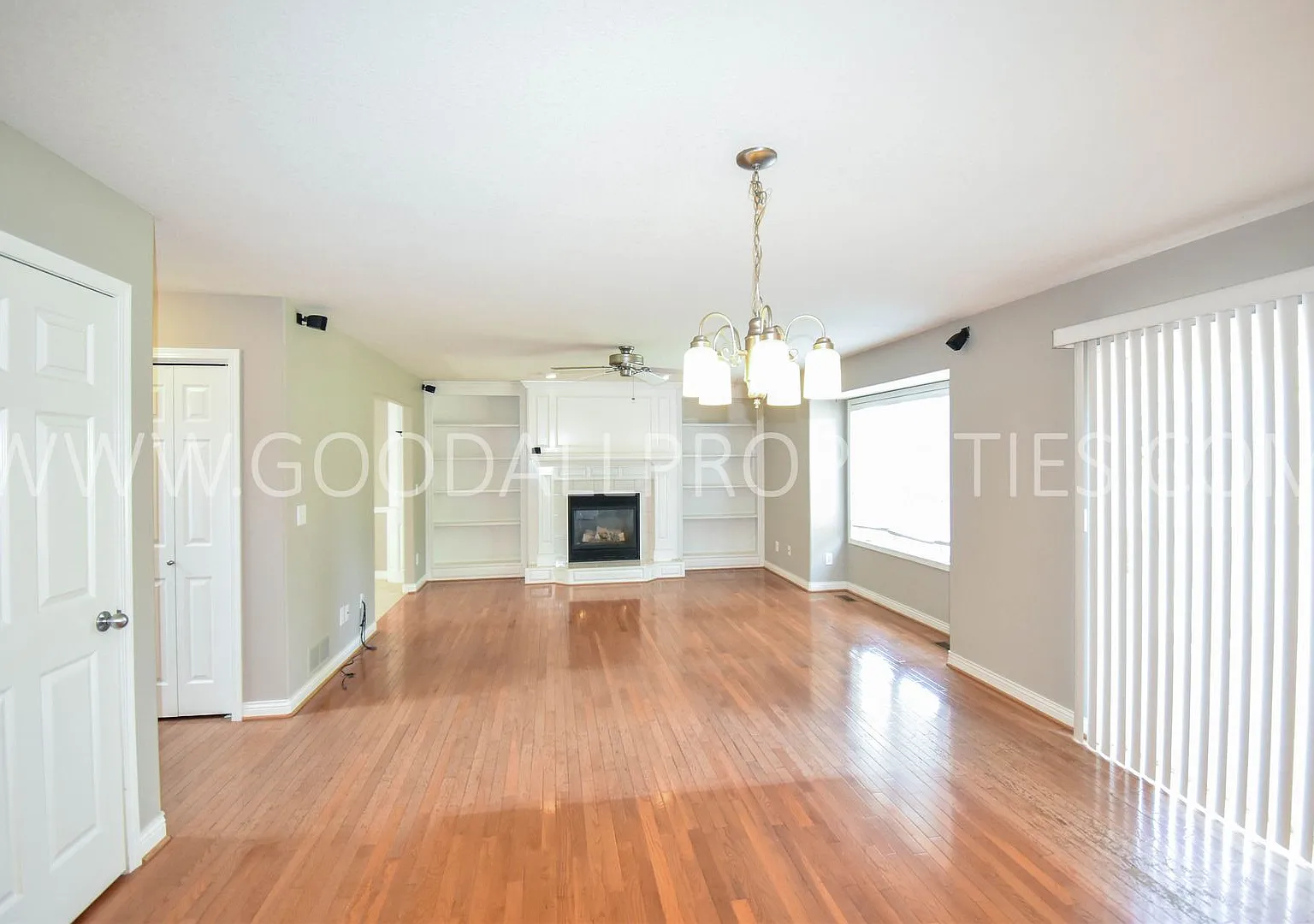 Spacious 3-Bedroom West Des Moines Home with Finished Basement & 2-Car Garage — Photo 4