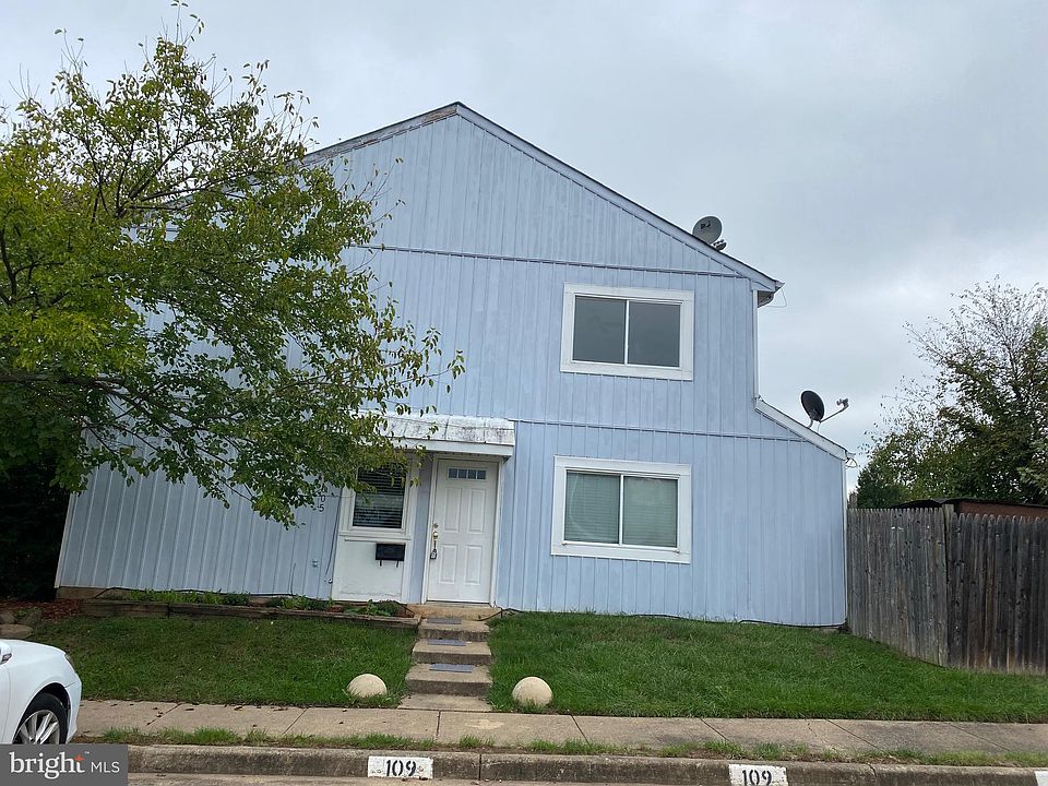 1st image of 1005 Queens Ct