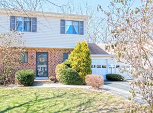 10 Lynne Ct, Howell, NJ 07731