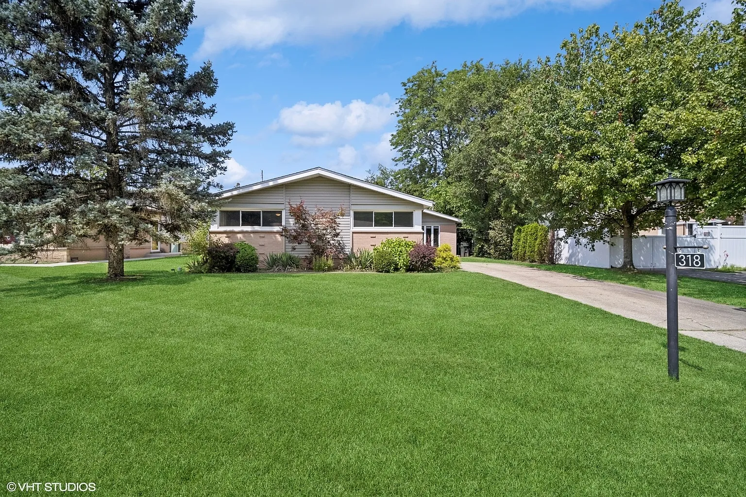 318 Flora Ave photo 1