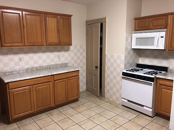 3rd image of 25 Cassius St #2