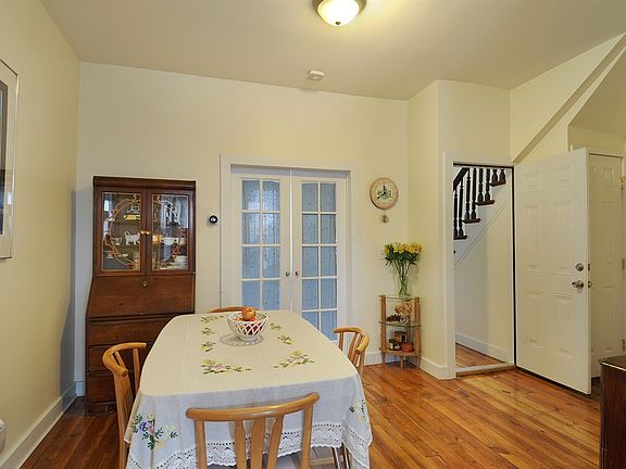 3rd image of 354 20th St #A