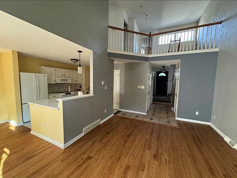 525 Highwood Cir — Photo 16