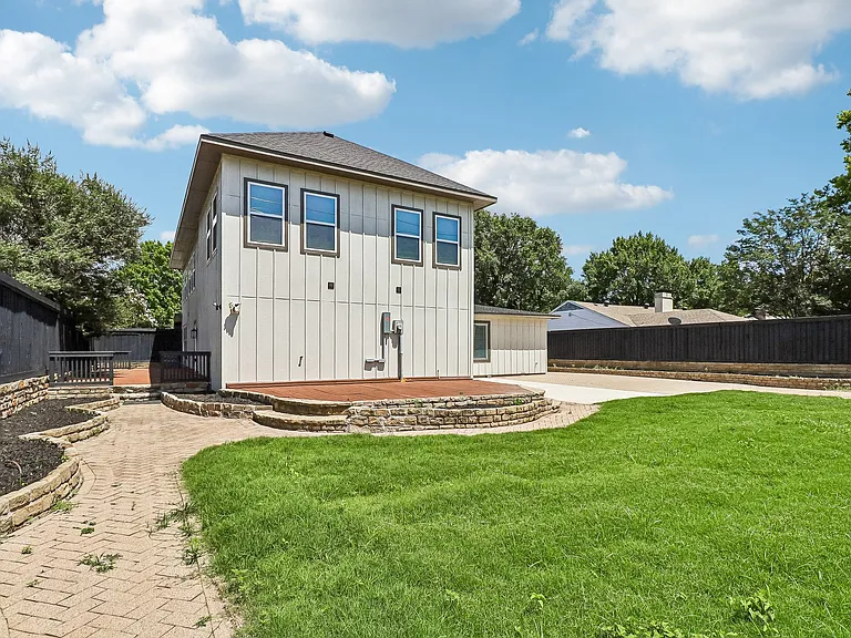10711 Cromwell Dr — Photo 17