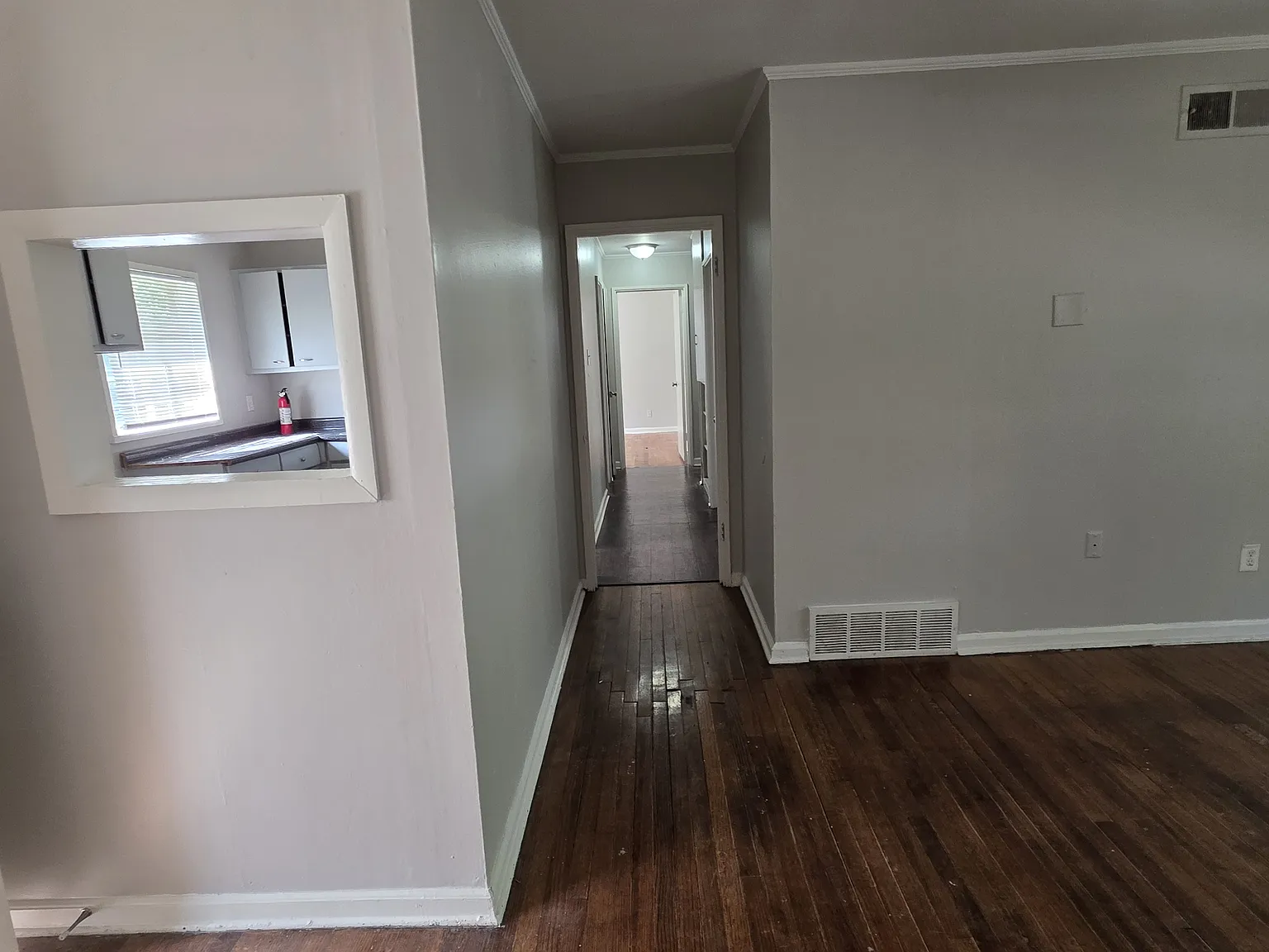 Gorgeous Classic-Style 4-Bedroom, 1-Bathroom Home — Photo 2