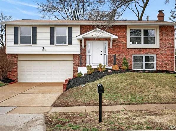 899 Oklahoma Ave, Ballwin, MO 63021