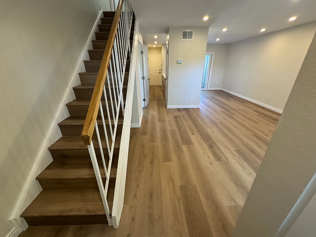 2 bed, 1.5 bath, 981 sqft, $3,195 — Photo 2