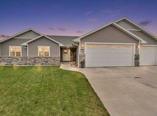 1724 Bridge Port Cir, De Pere, WI 54115