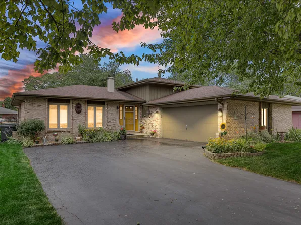 18501 Willow Ln, Lansing, IL 60438