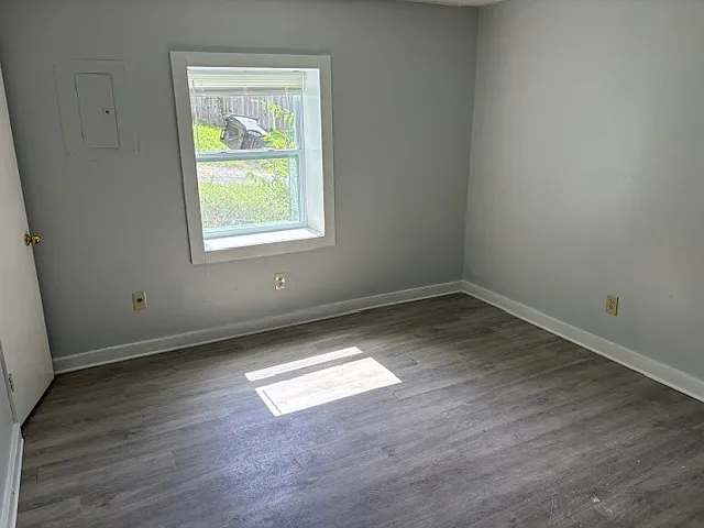 913 Marina St — Photo 5