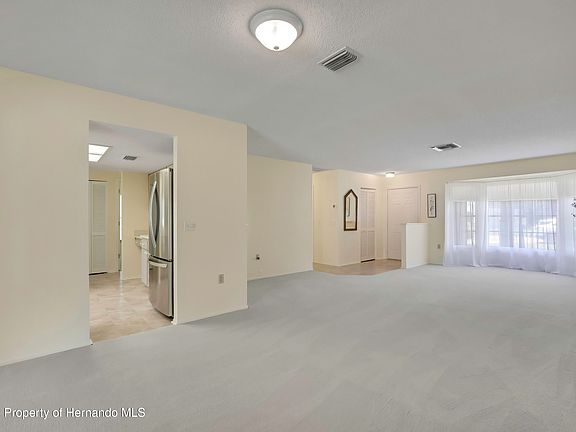 3rd image of 7103 Crown Oaks Dr