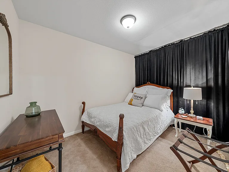 2823 Savannah Ct — Photo 16