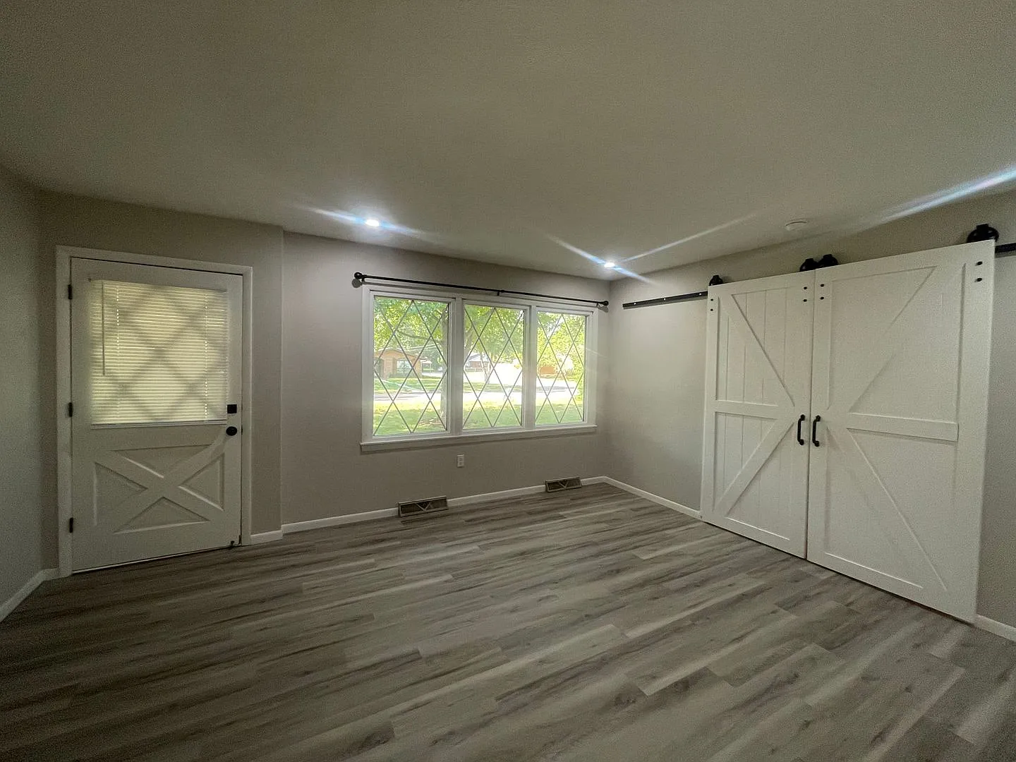 Beautiful 4 bedroom home completely remodeled in great location and school district! — Photo 3