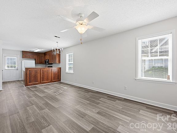 4th image of 915 Barracuda Ave