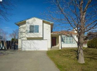 8406 W Falls Pl, Kennewick, WA 99336