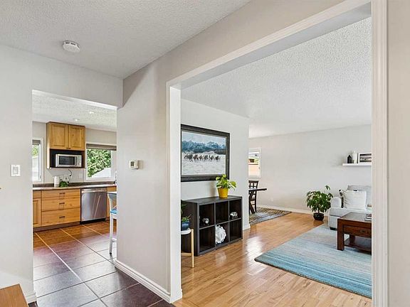 3rd image of 1515 Lake Bonavista Dr SE