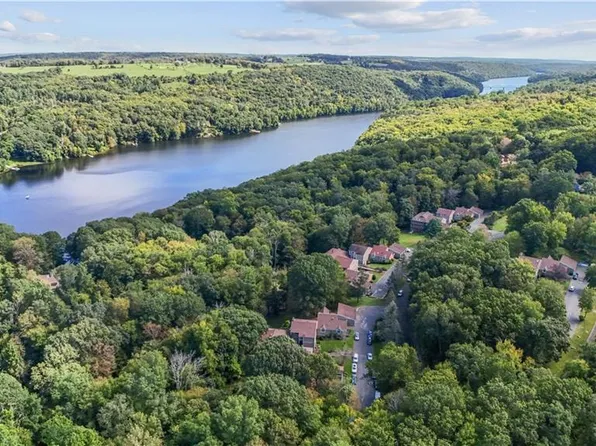 35 Hearthstone Drive, Brookfield, CT 06804