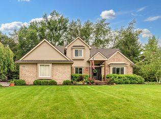 11092 Pembrooke Cir, South Lyon, MI
