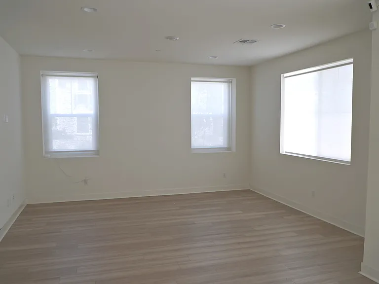 4260 S Crisanta Privado — Photo 8