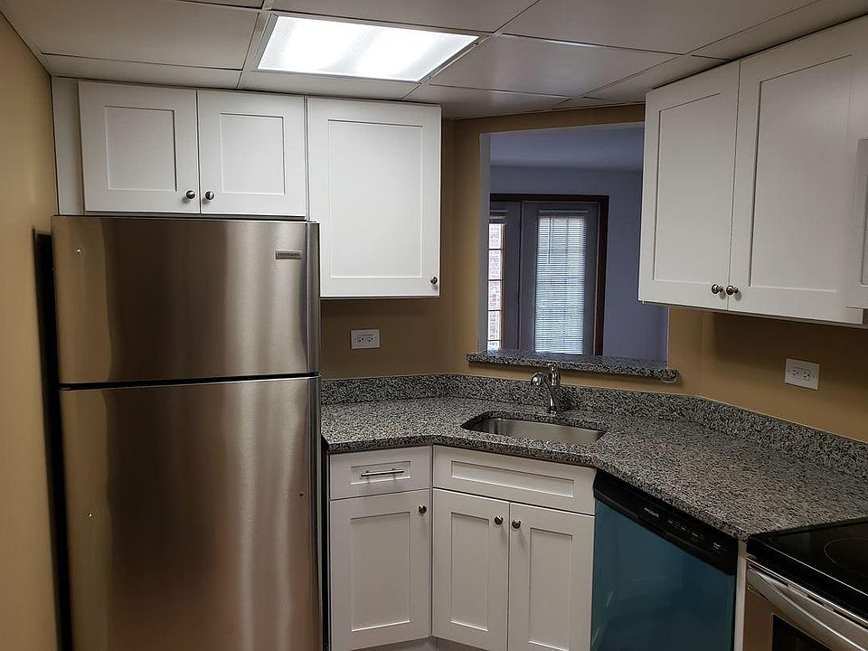 1st image of 4111 Williamsburg Ct #301