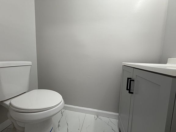 5th image of 41 Middle Loop Rd Floor 1