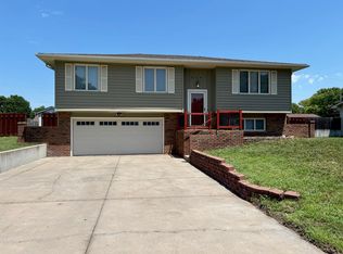 604 Terrace Dr, Newton, KS 67114