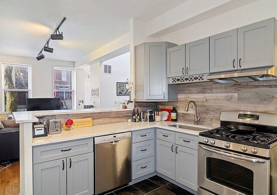 1st image of 1939 N Honore St APT 1F