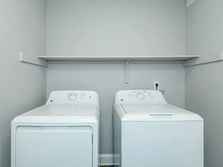 Brighton Valley Apts — Photo 16