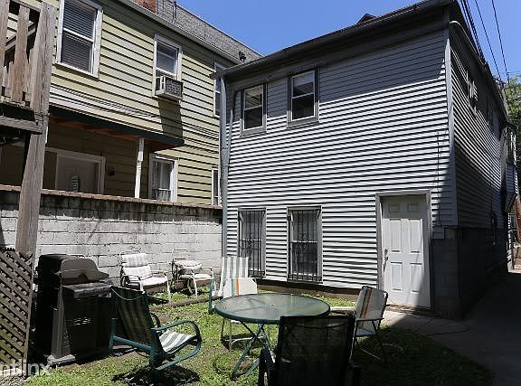 2nd image of 2421 N Clybourn Ave #Coach