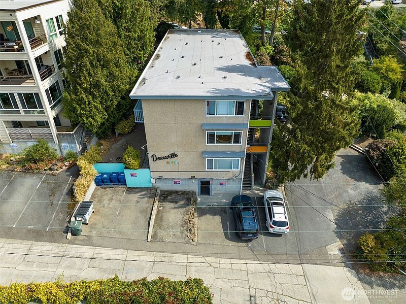 4th image of 2801 14th Avenue W