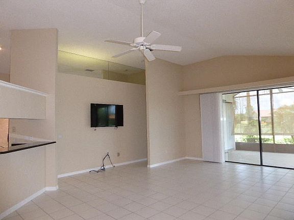 3rd image of 3089 SW Montebello Pl