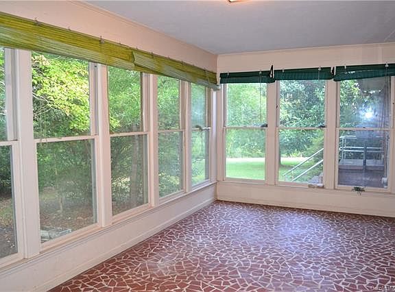 5th image of 203 Woodlawn Dr