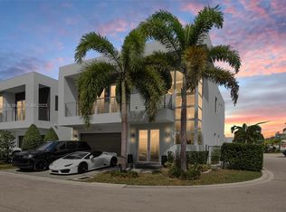 9721 NW 74th Ter, Doral, FL 33178