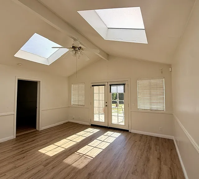 7454 Darby Ave — Photo 7