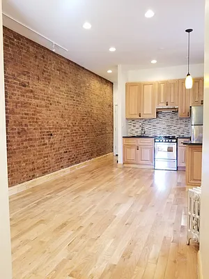 Rented by Lang Realty LLC | media 15