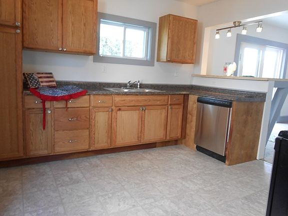 5th image of 775 Hartman St