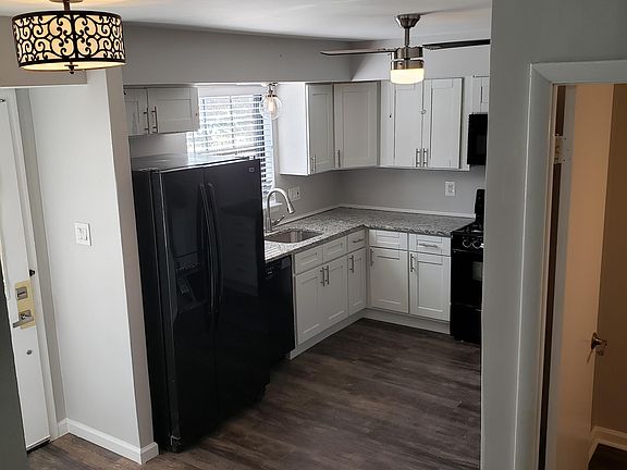newly renovated kitchen: gas stove, microwave, refrig w/ through door ice and water