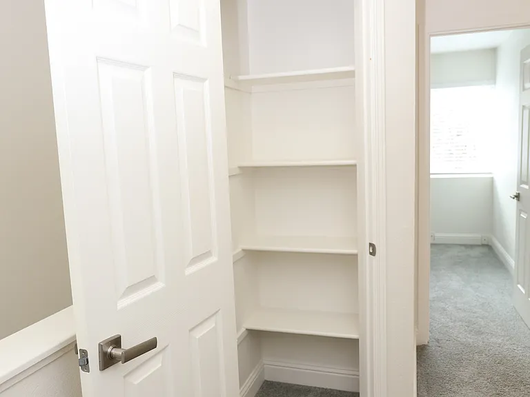 Cedarwood Apartments — Photo 29
