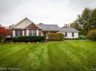 1260 Horizon Dr, Lapeer, MI 48446
