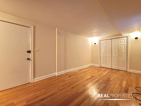 3rd image of 1347 N Dearborn St #1347101